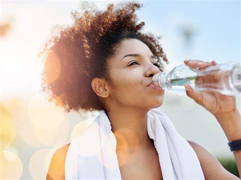 How Much Water Should You Drink Daily? Expert Insights & Calculator