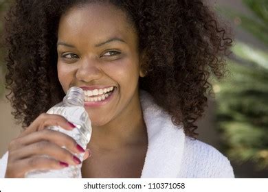 How Much Water Should You Drink Daily? Expert Insights & Calculator